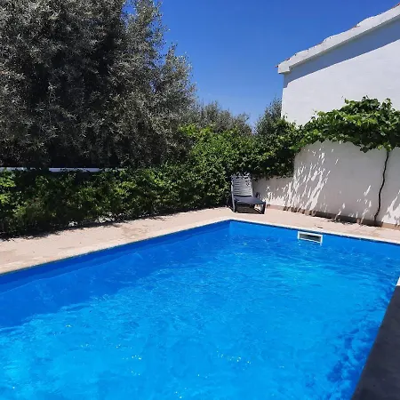 Casinha Oliveiras Bugios