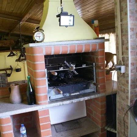 Casinha Oliveiras بيت ضيافة *